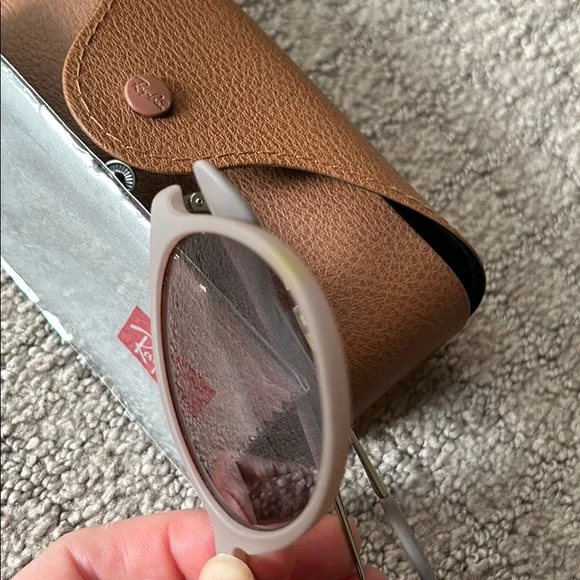 Ray-Ban Pink Cat Eye Sunglasses with Case & Cloth - Picture 2 of 2